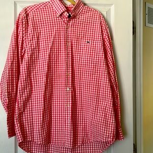 Men’s vineyard vines button down.